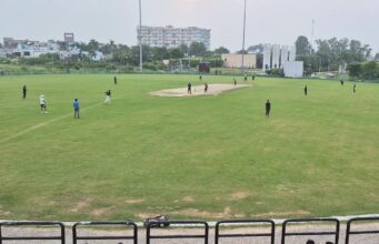 लखनऊ में रोमांचक क्रिकेट मुकाबला: रॉयल वॉरियर्स बनाम बीएलके टाइटन्स