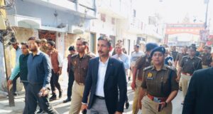 लखनऊ मे महाशिवरात्रि के मद्देनज़र जिलाधिकारी विशाख जी व संयुक्त पुलिस आयुक्त बबलू कुमार ने मनकामेश्वर व बुद्धेश्वर मंदिर का निरीक्षण किया।